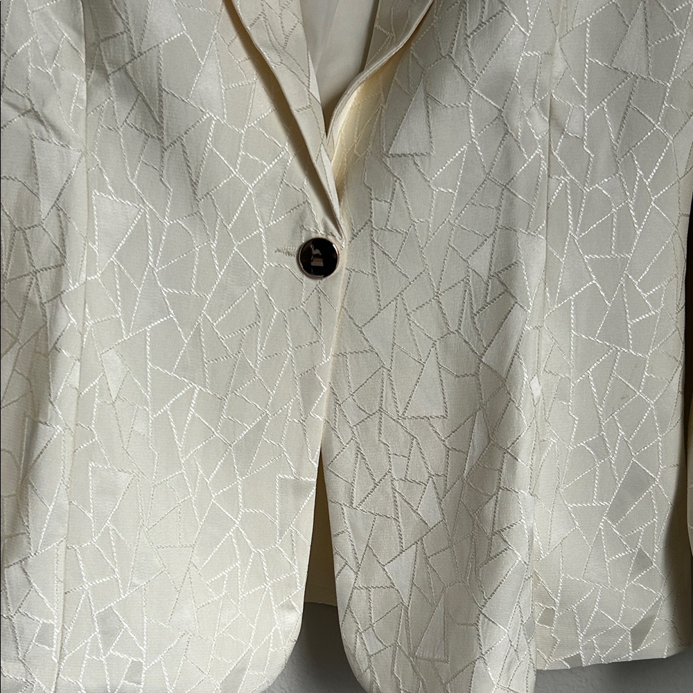 Elegant Cream Women's Blazer - Picture 4 of 5